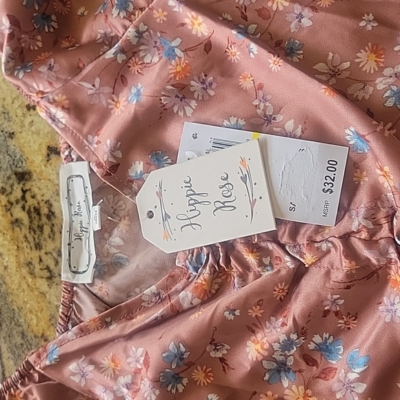 HP!!πππ₯Hippie Rose beautiful satin like top - Picture 6 of 10